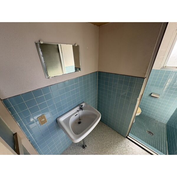 洗面設備　掲載写真は同型モデルを掲載しており実際のお部屋と仕様等が異な