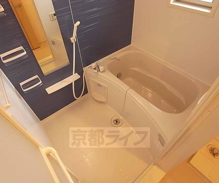 バス・シャワールーム　広めのバスルームです。