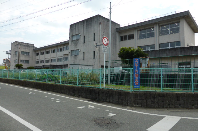 小学校　伊勢市立浜郷小学校（小学校）まで889m