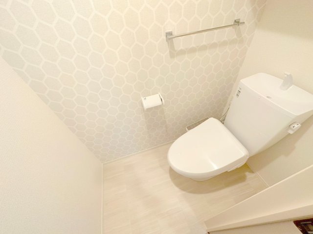 トイレ　清潔感のあるトイレは、誰もがリラックスできる空間です。