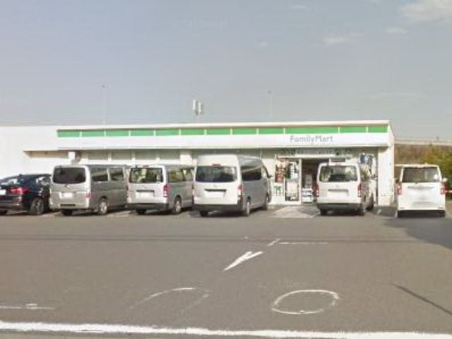 コンビニ　ファミリーマート早渕二丁目店（コンビニ）まで730m