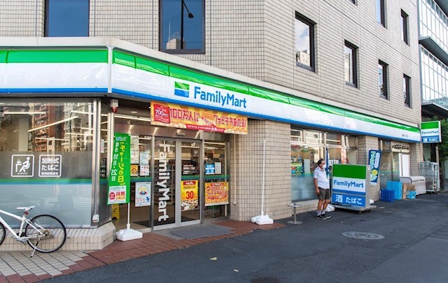 コンビニ　ファミリーマート　目黒東山一丁目店（コンビニ）まで339m