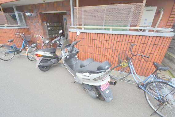 駐車場　あなたの大事な自転車も安心してとめることができますね。