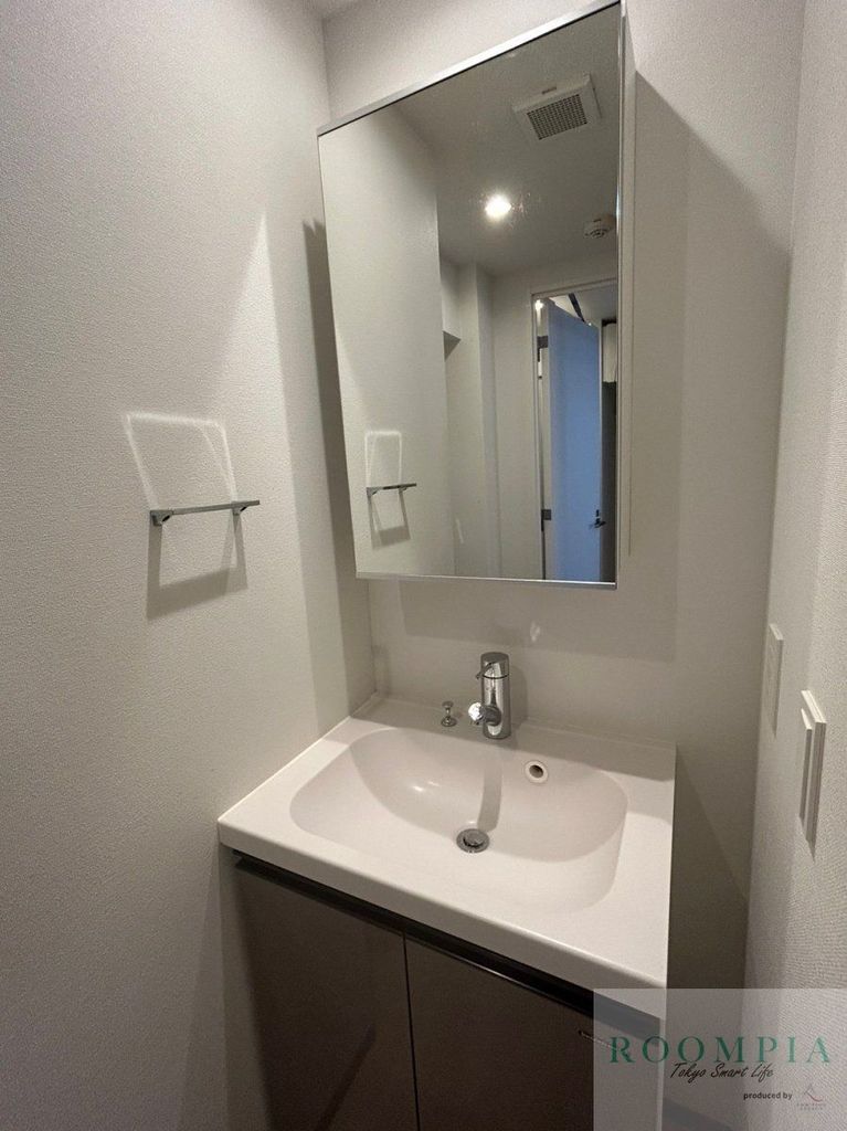 洗面設備　※同タイプの別のお部屋です。