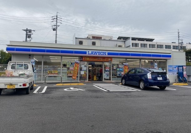 コンビニ　ローソン 名東高校前店（コンビニ）まで472m