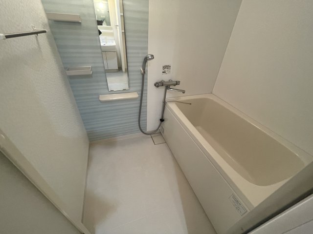 バス・シャワールーム　(参考)同マンション同間取り他部屋の写真