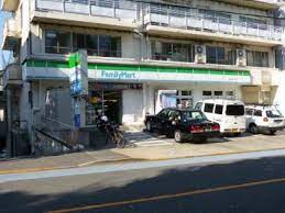 コンビニ　ファミリーマート 幡ヶ谷三丁目店（コンビニ）まで217m
