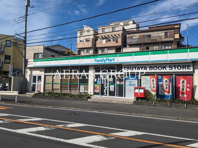 コンビニ　ファミリーマート 小浦平戸二丁目店（コンビニ）まで621m
