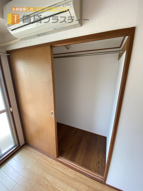 収納　お洋服もかけられます。