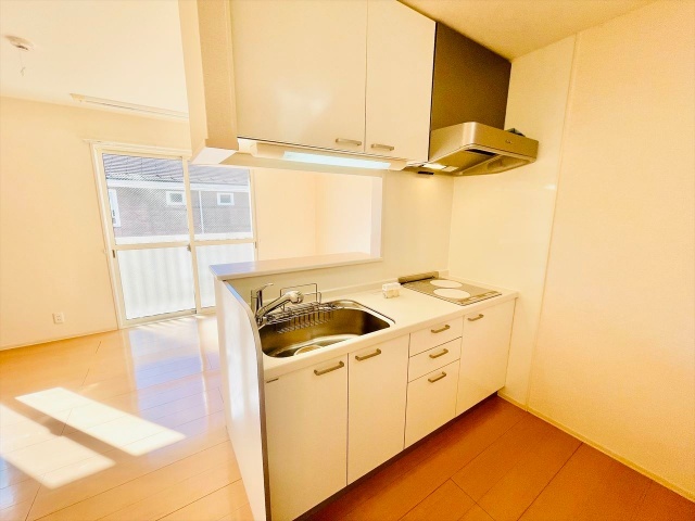 キッチン　同一建物内２０２号室内装写真転載