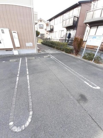 駐車場　駐車場があるので、車を買う予定の方も安心です