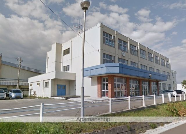 中学校　朝里中学校（中学校）まで535m