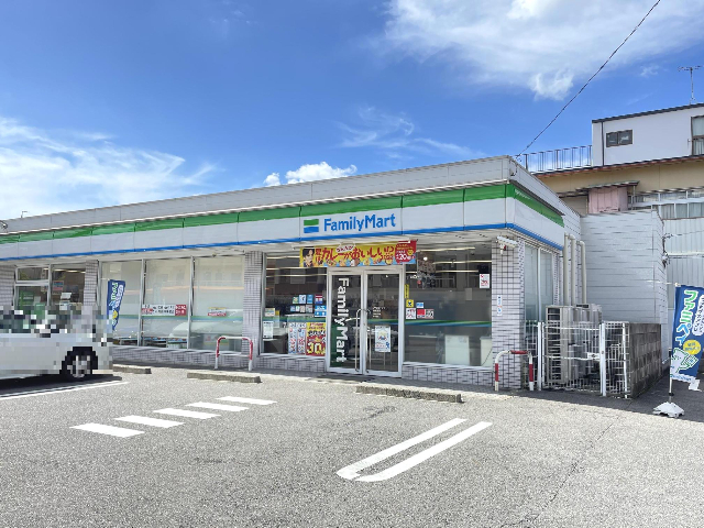 コンビニ　ファミリーマート泉楽通店（コンビニ）まで192m