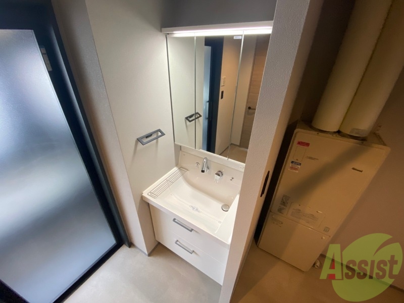 洗面設備　シャンプードレッサー。身支度はここでばっちりですね。