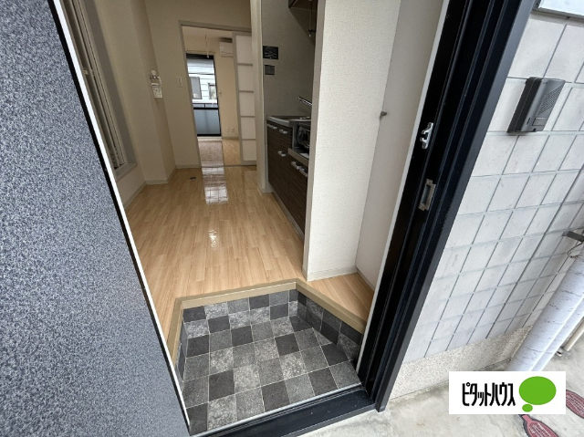 玄関　他のお部屋のお写真です