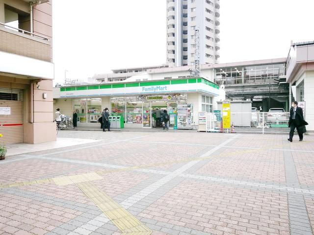 コンビニ　ファミリーマート（コンビニ）まで2000m