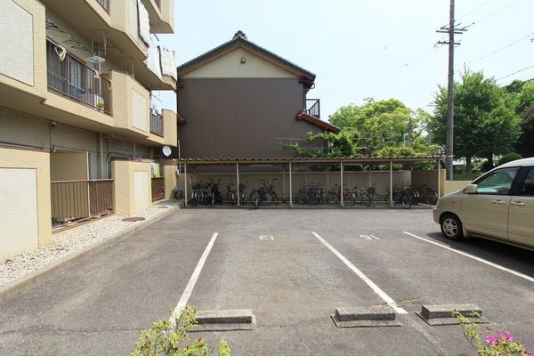 駐車場　名古屋で一番初期費用の安い賃貸専門の不動産会社です(^^)