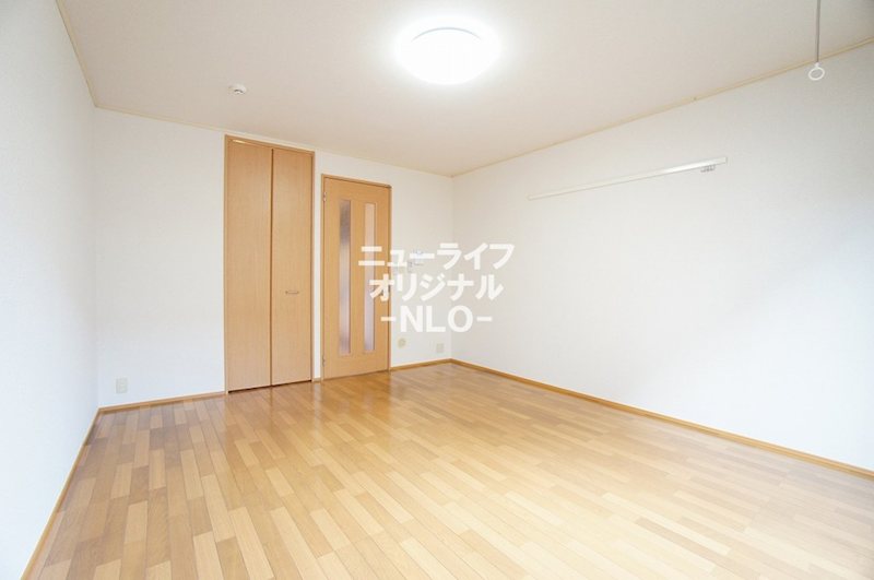 その他部屋・スペース　白を基調とした明るいお部屋で、インテリアが映えます