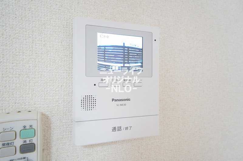 セキュリティ　突然の来客にも安心なモニター付インターホン。