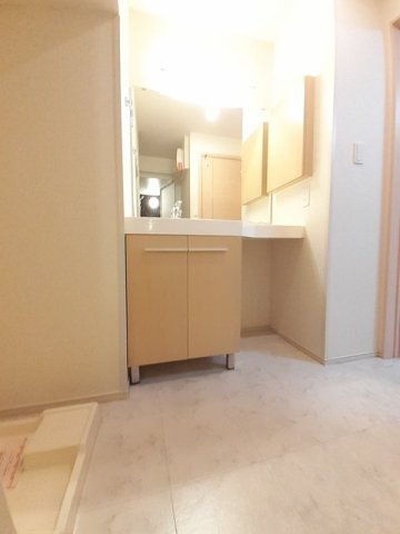 洗面設備　忙しい朝には欠かせない洗面所です