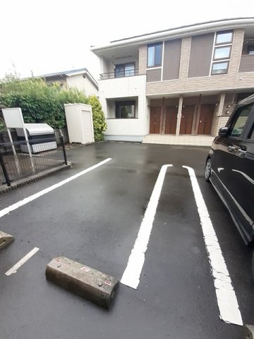 駐車場　駐車場に車を止められます