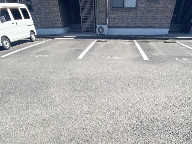 駐車場　駐車場