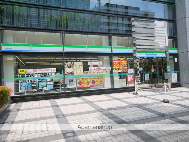 コンビニ　ファミリーマート（コンビニ）まで200m
