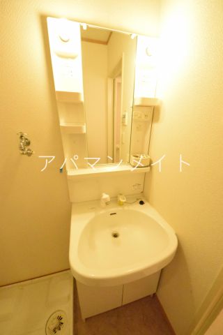 洗面設備　スペースが確保できる洗面所です
