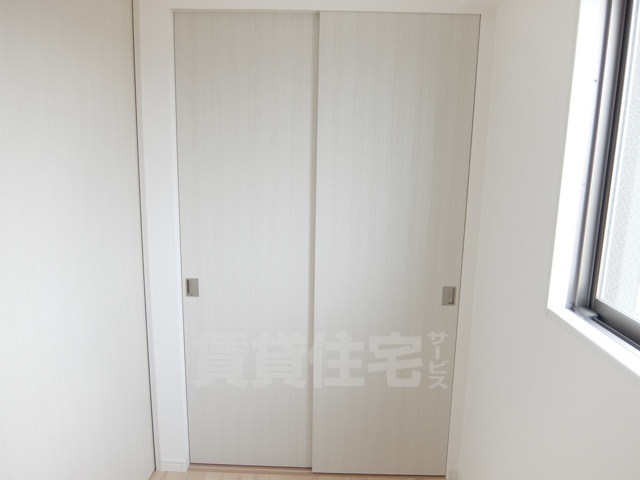 収納　扉・建具：茶色