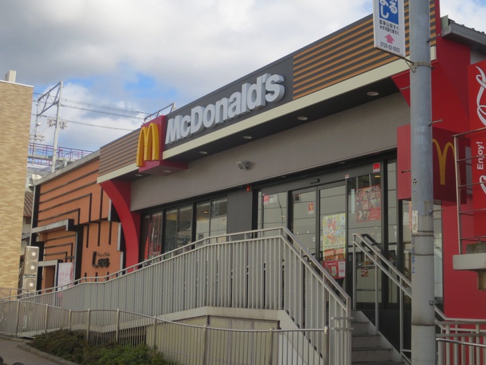 飲食店　マクドナルド（飲食店）まで686m
