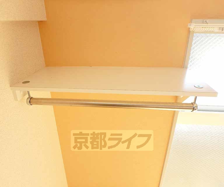 収納　上部に棚のついたオープンクローゼットです。