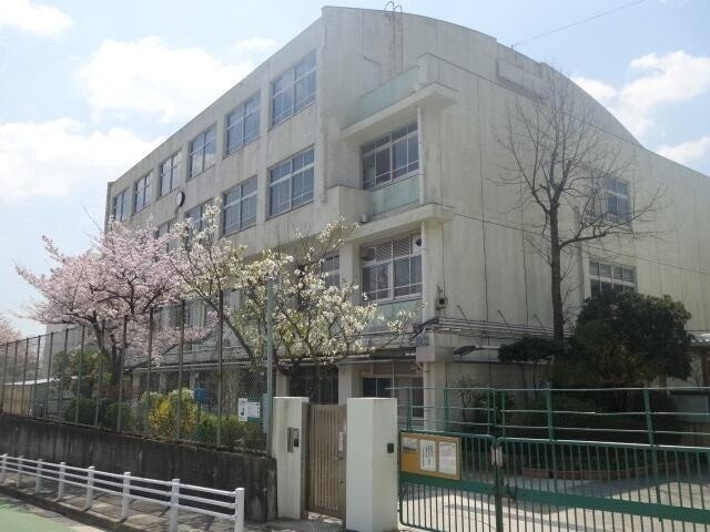 小学校　神戸市立渦が森小学校（小学校）まで372m