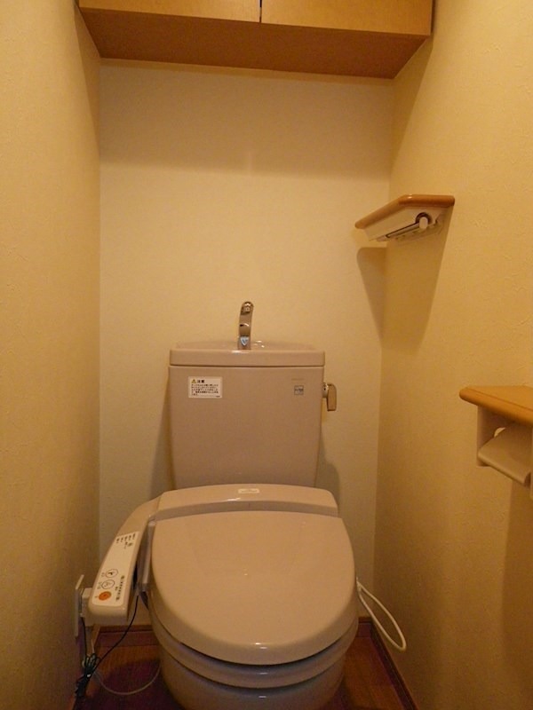 トイレ　※別部屋の参考画像です