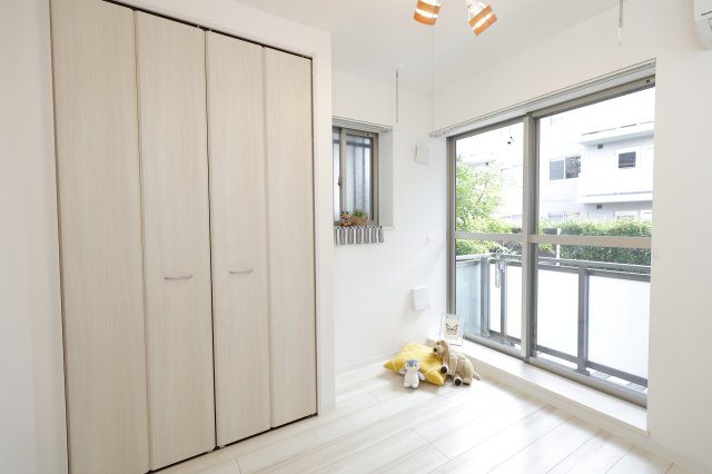 居室・リビング　2面採光・角部屋で明るい室内
