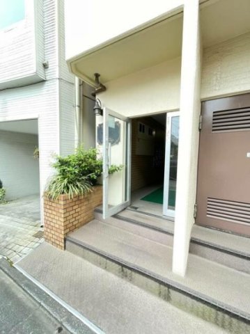 エントランス　毎日通るエントランスはこのようになっています