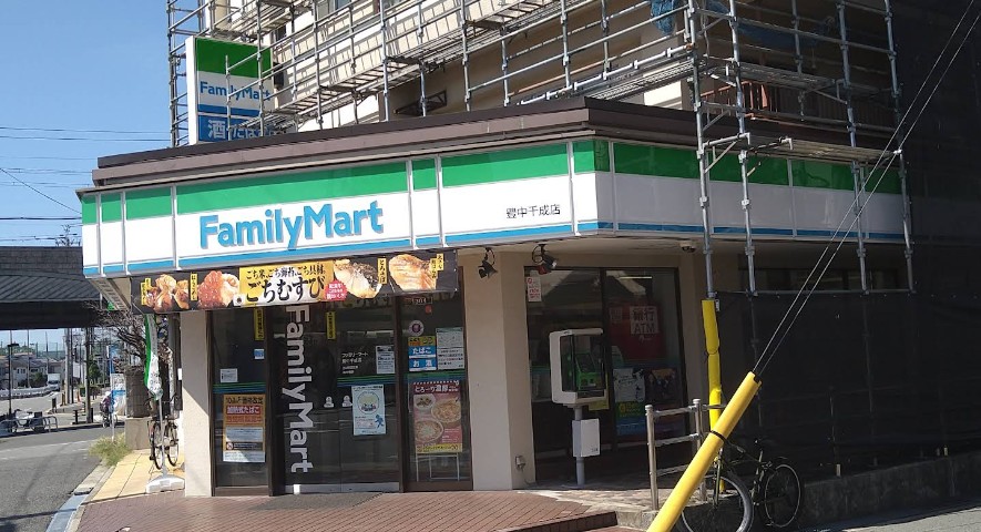 コンビニ　ファミリーマート 豊中千成店（コンビニ）まで674m