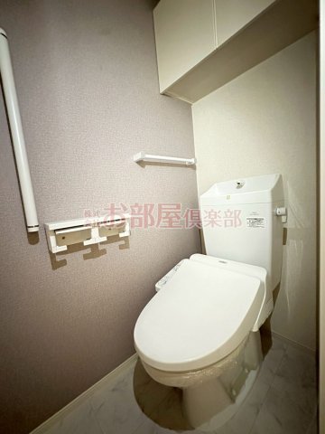 トイレ　落ち着いた色調のトイレです