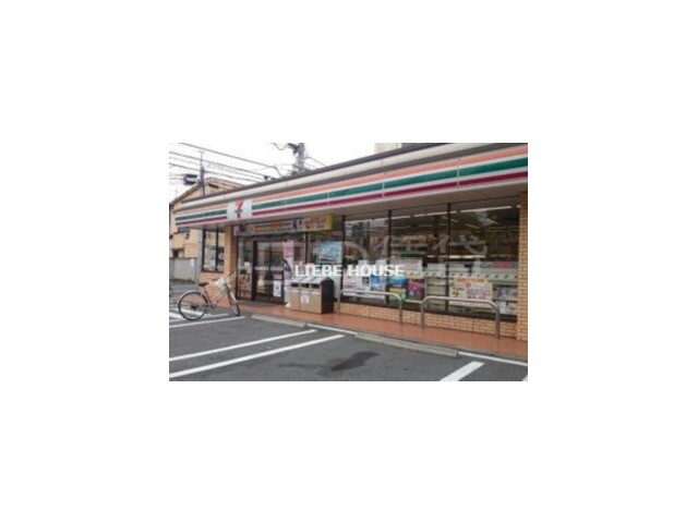 コンビニ　セブンイレブン大田区西蒲田3丁目店（コンビニ）まで730m