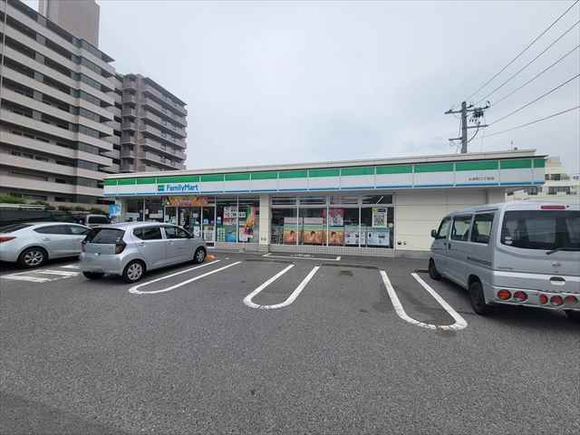 コンビニ　ファミリーマート広本町三丁目店（コンビニ）まで5695m