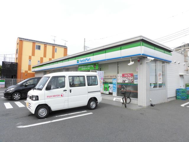コンビニ　ファミリーマート（コンビニ）まで380m