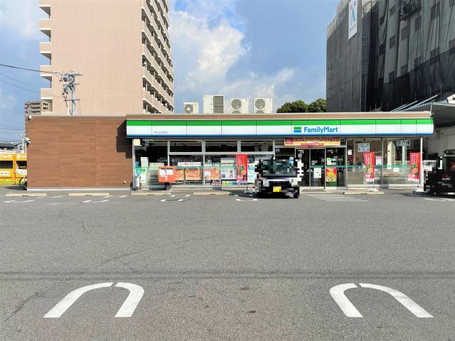 コンビニ　ファミリーマート中川玉川町店（コンビニ）まで523m