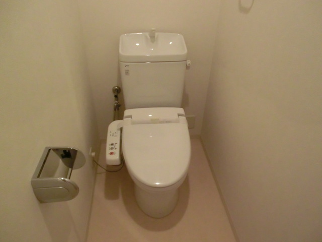 トイレ　温水洗浄便座のトイレです☆