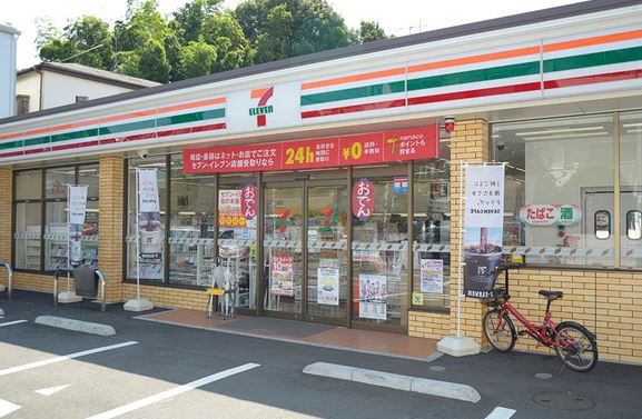 コンビニ　セブンイレブン 世田谷経堂本町通り店（コンビニ）まで561m