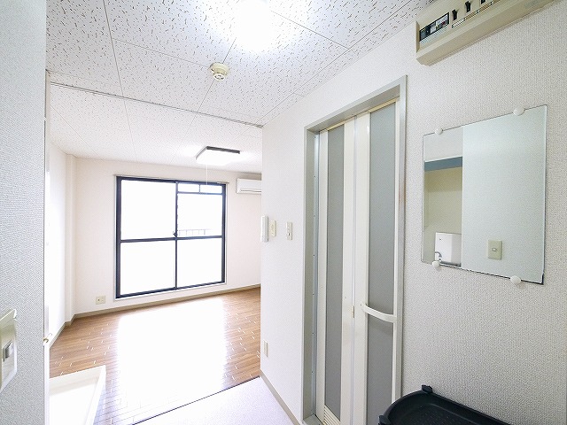 その他　明るい色調の室内です