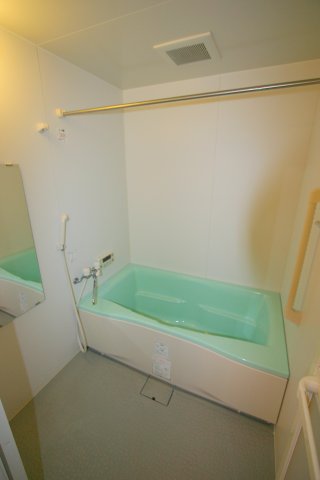 バス・シャワールーム　※同タイプの写真となり、実際のお部屋とは異なる場合があります