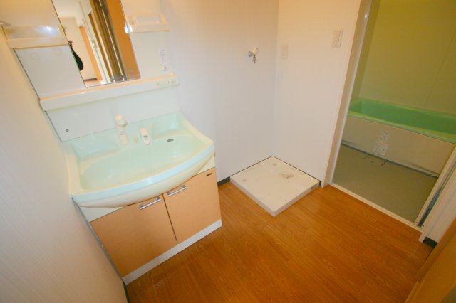 洗面設備　※同タイプの写真となり、実際のお部屋とは異なる場合があります