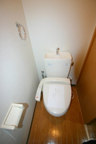 トイレ　※同タイプの写真となり、実際のお部屋とは異なる場合があります