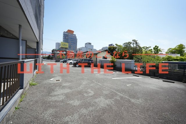 駐車場　駐車場があるので、車を買う予定の方も安心です