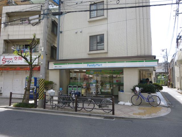 コンビニ　ファミリーマート（コンビニ）まで190m