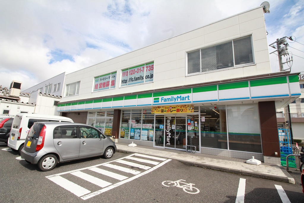 コンビニ　ファミリーマート新潟近江三丁目店（コンビニ）まで250m